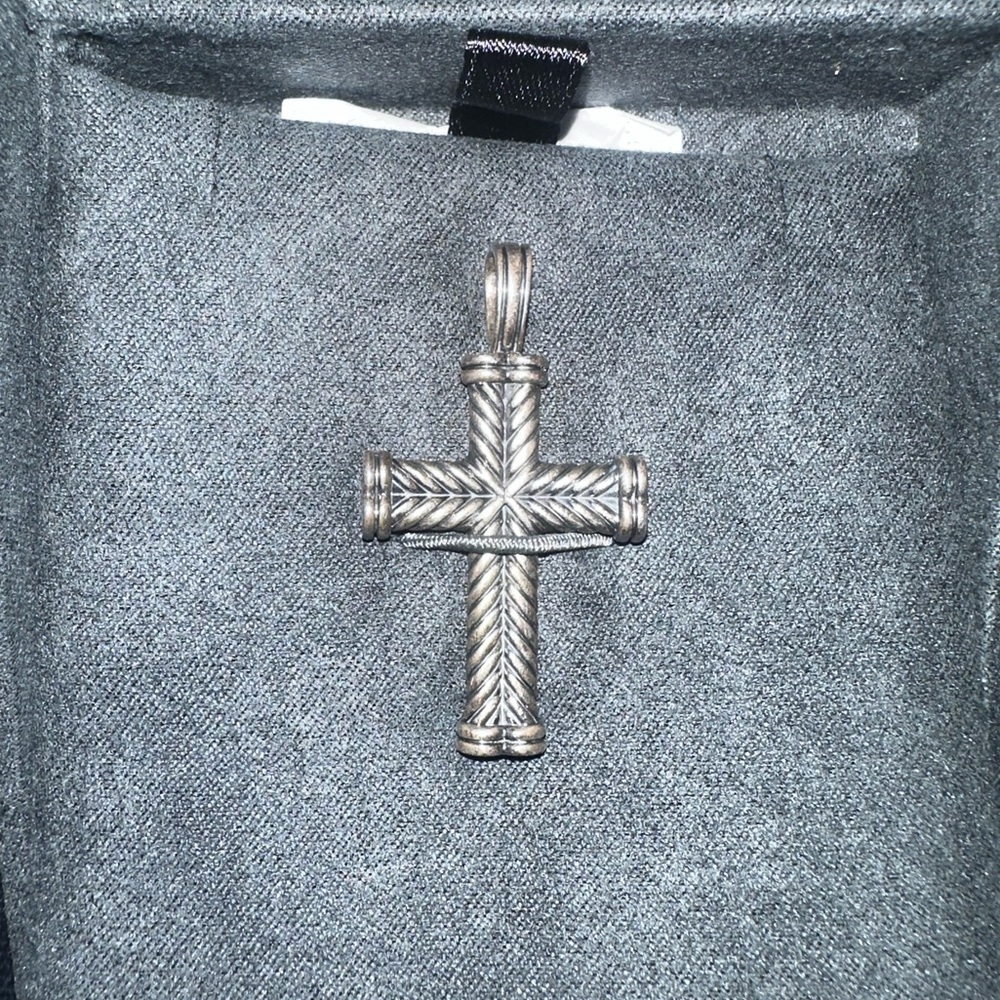 David Yurman Chevron Cross Pendant
Sterling Silver, 33mm